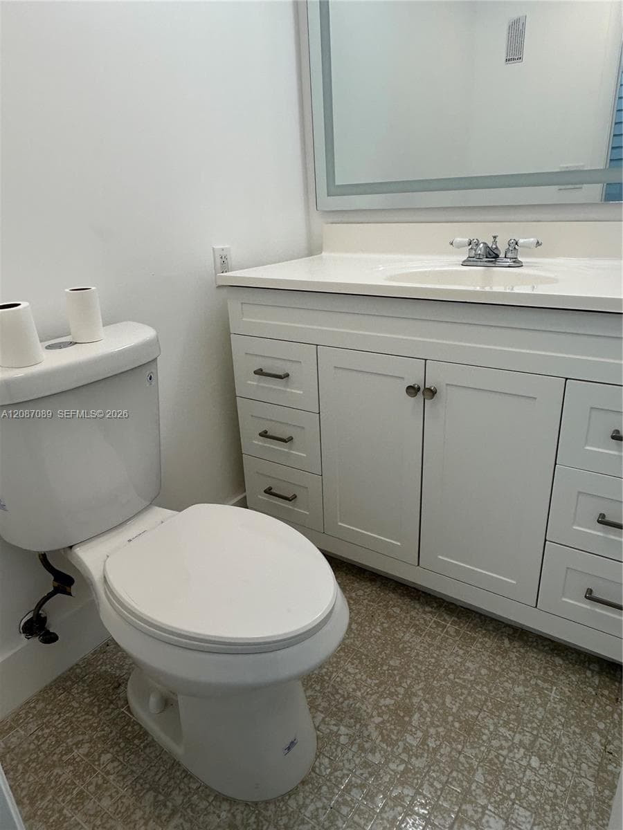 110 S Shore Dr 4E photo 17