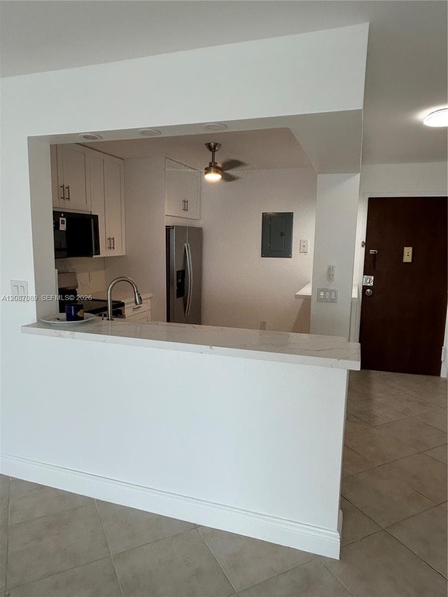 110 S Shore Dr 4E photo 7