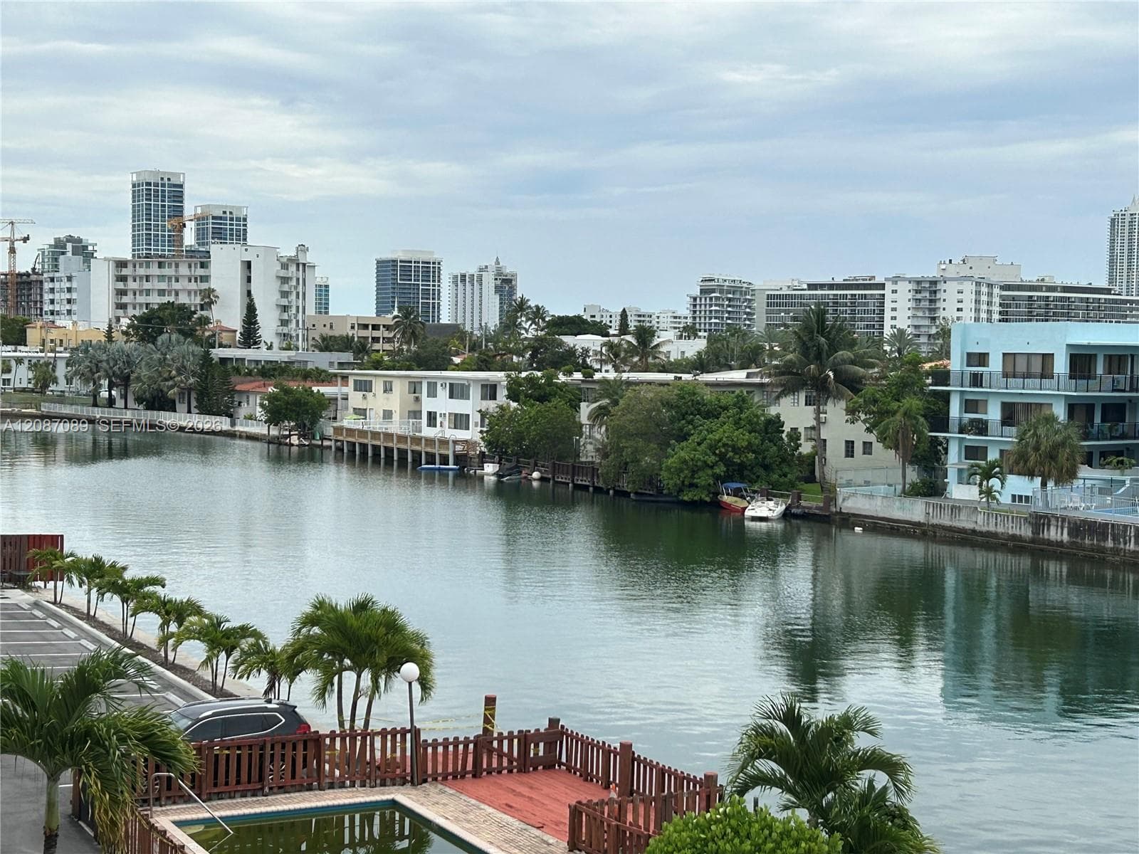110 S Shore Dr 4E photo 1