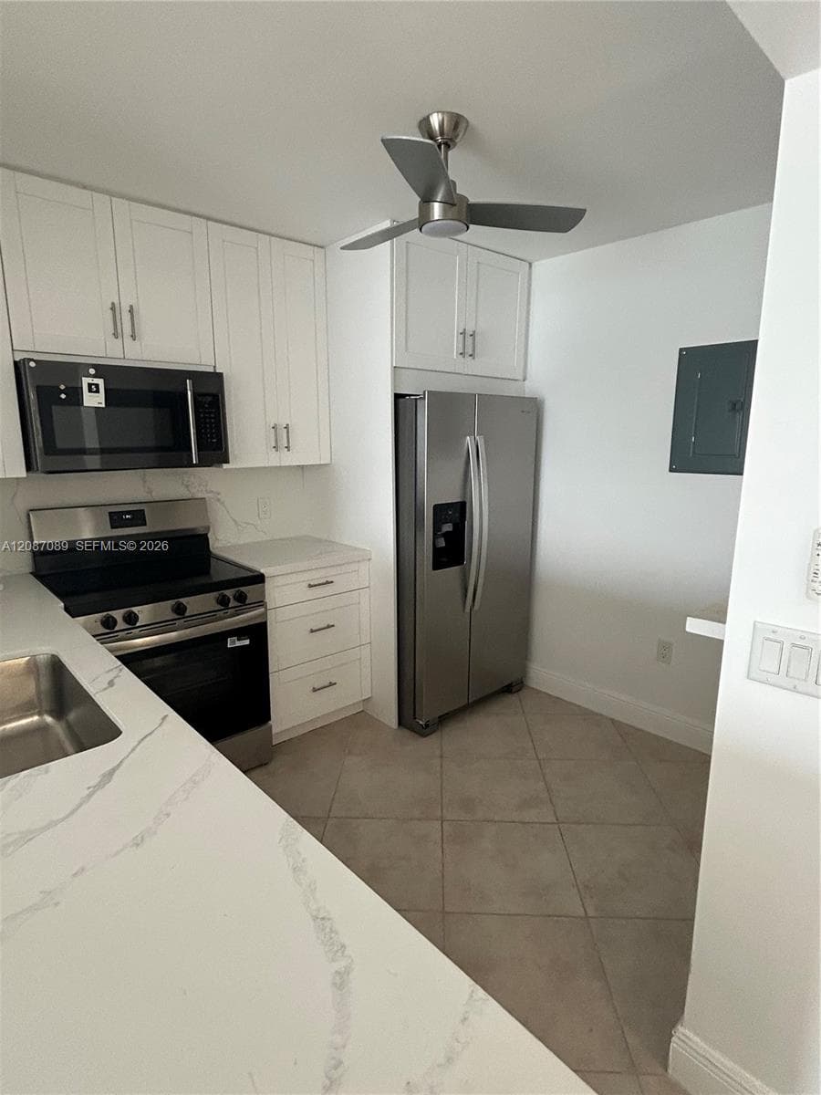 110 S Shore Dr 4E photo 9