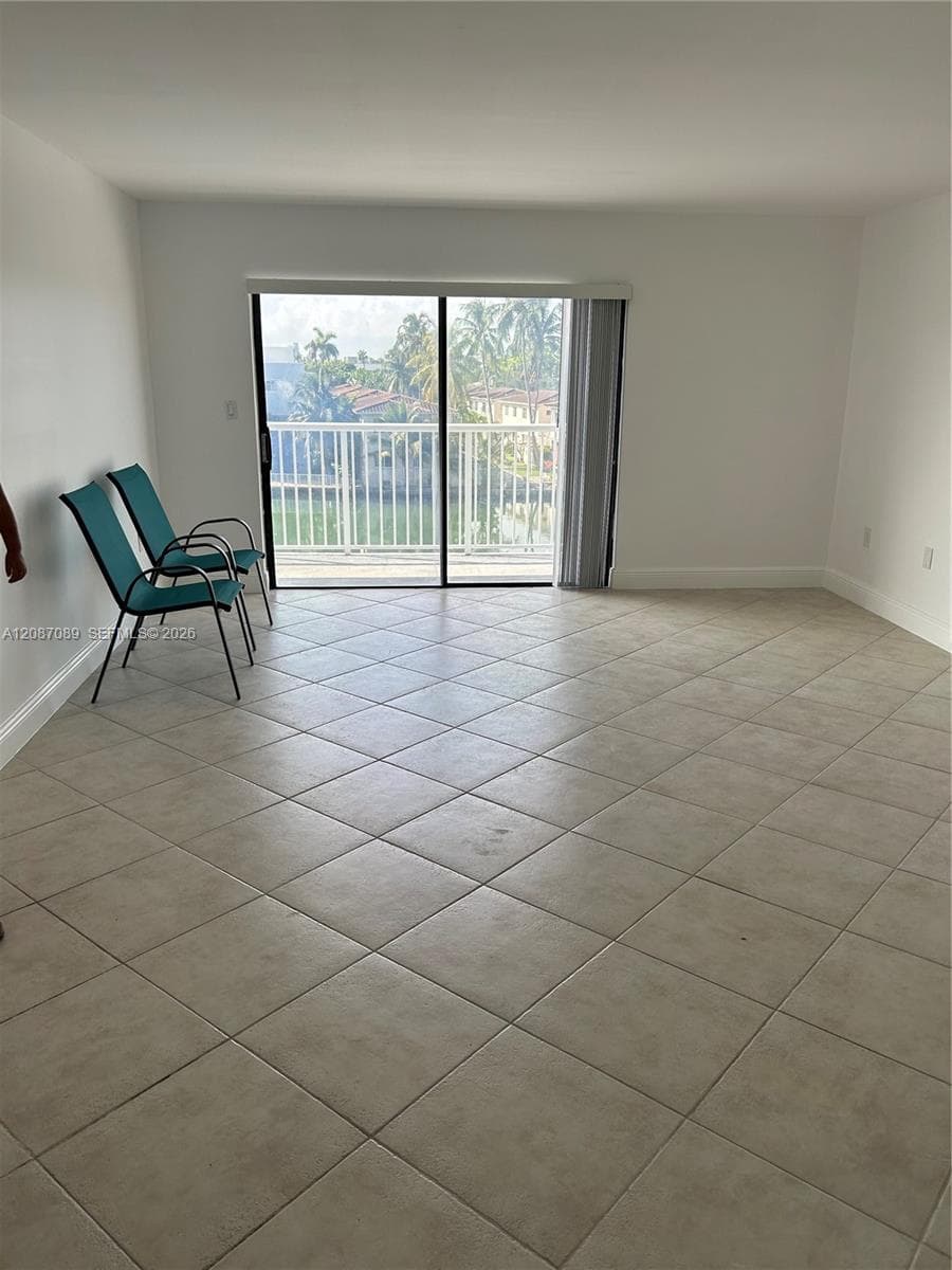 110 S Shore Dr 4E photo 10
