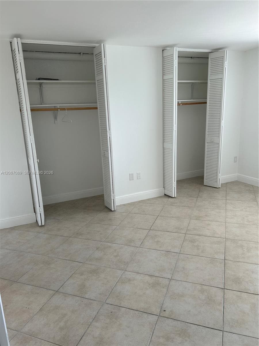 110 S Shore Dr 4E photo 14
