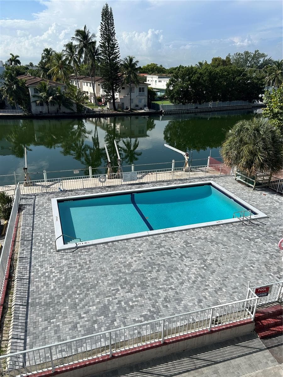 110 S Shore Dr 4E photo 18