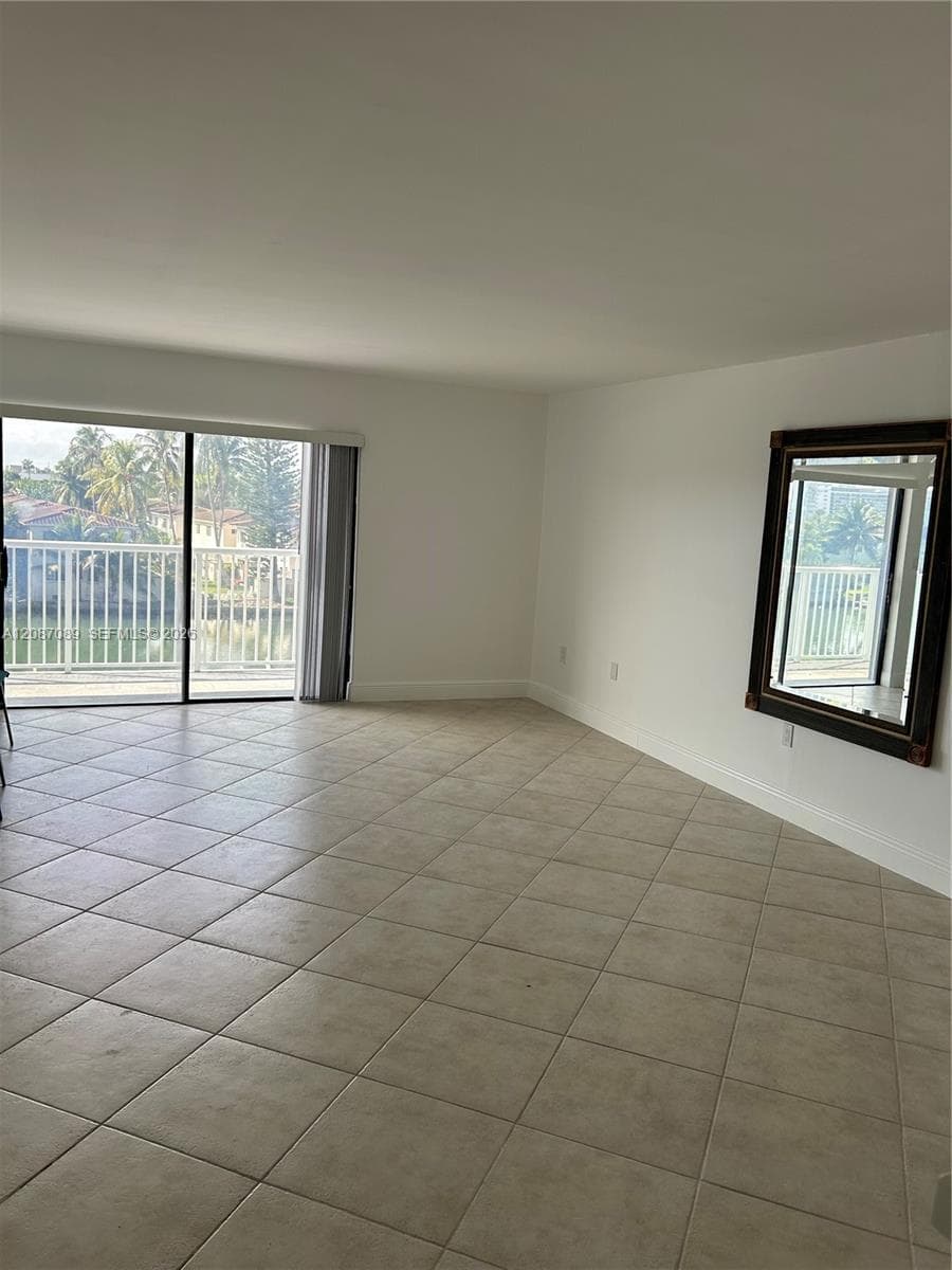 110 S Shore Dr 4E photo 11