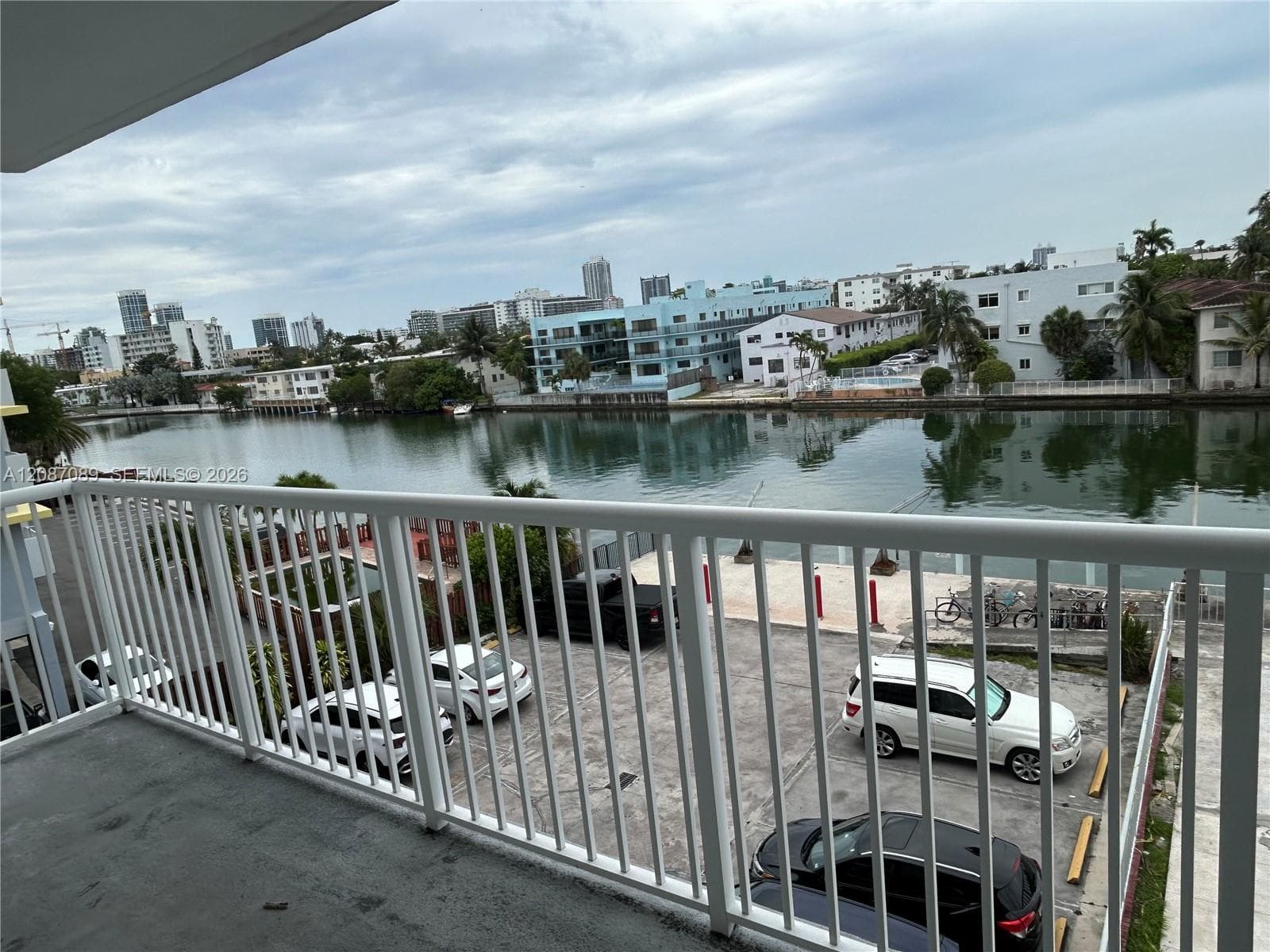 110 S Shore Dr 4E photo 4
