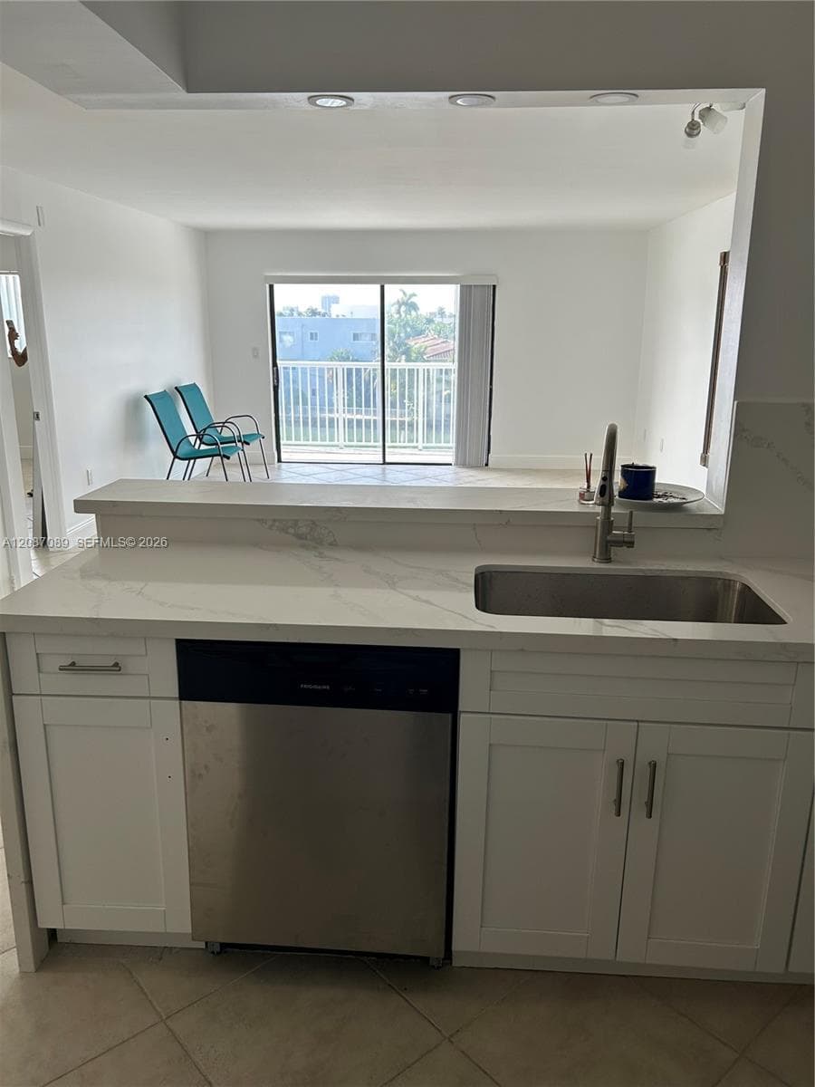 110 S Shore Dr 4E photo 8