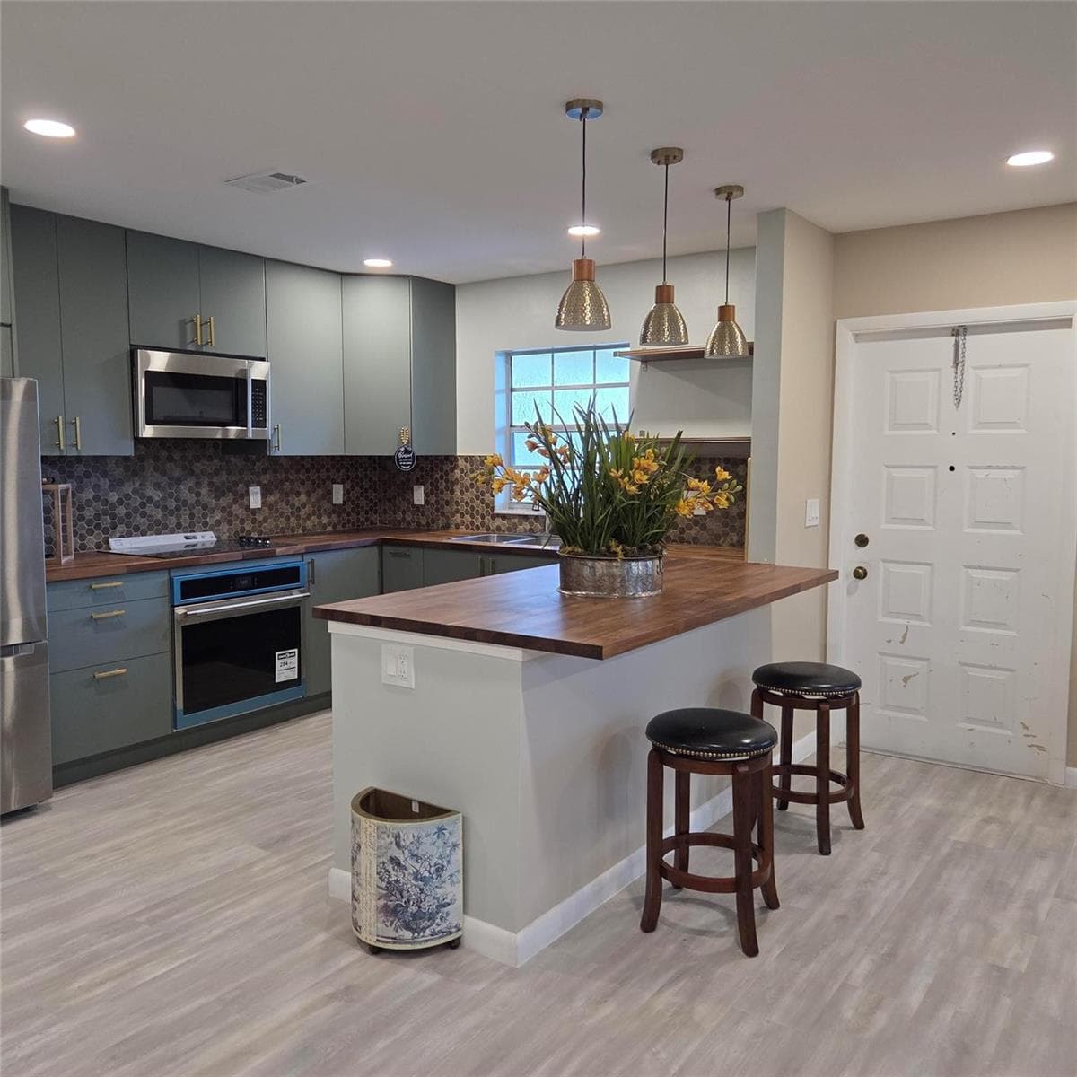 5385 LAKEFRONT Boulevard A photo 3