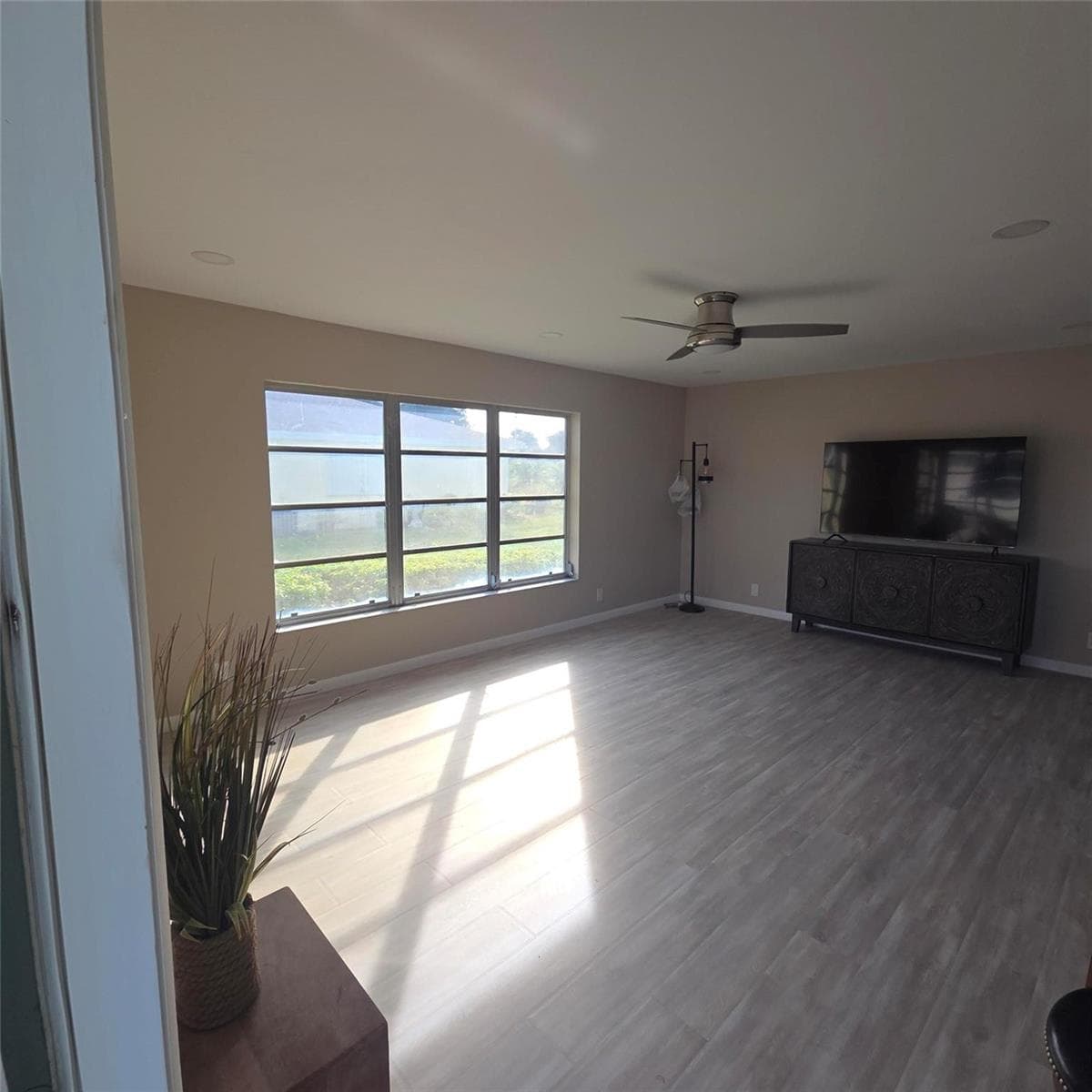 5385 LAKEFRONT Boulevard A photo 9
