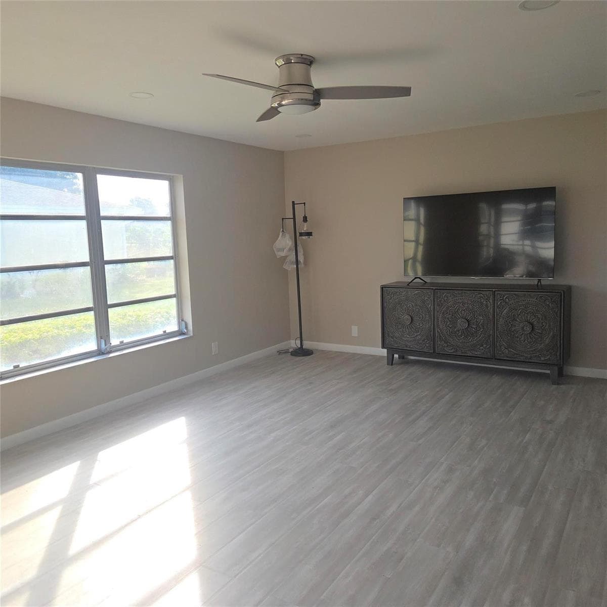 5385 LAKEFRONT Boulevard A photo 10