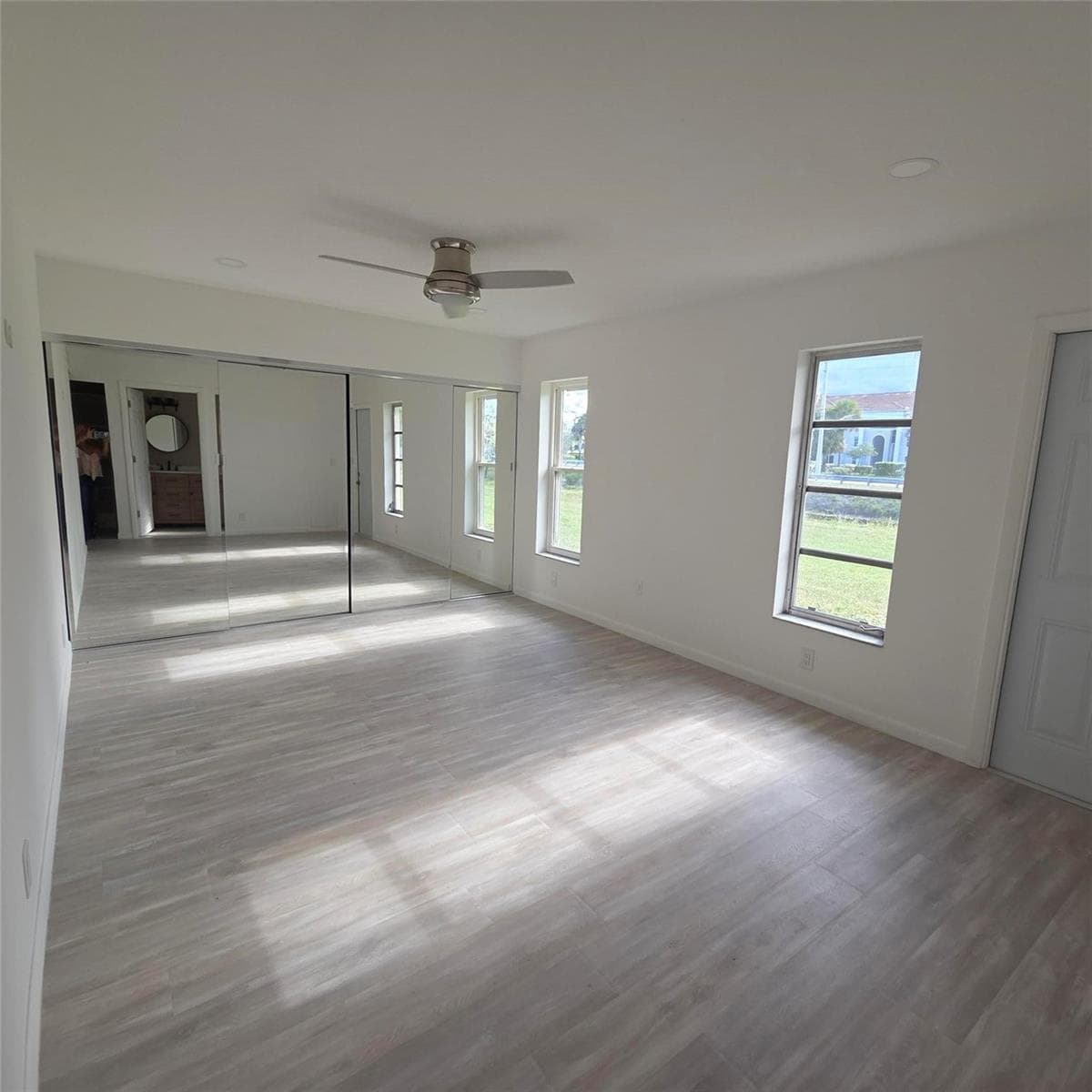 5385 LAKEFRONT Boulevard A photo 14