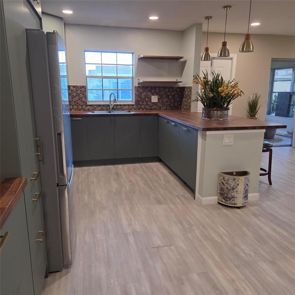 5385 LAKEFRONT Boulevard A photo 4