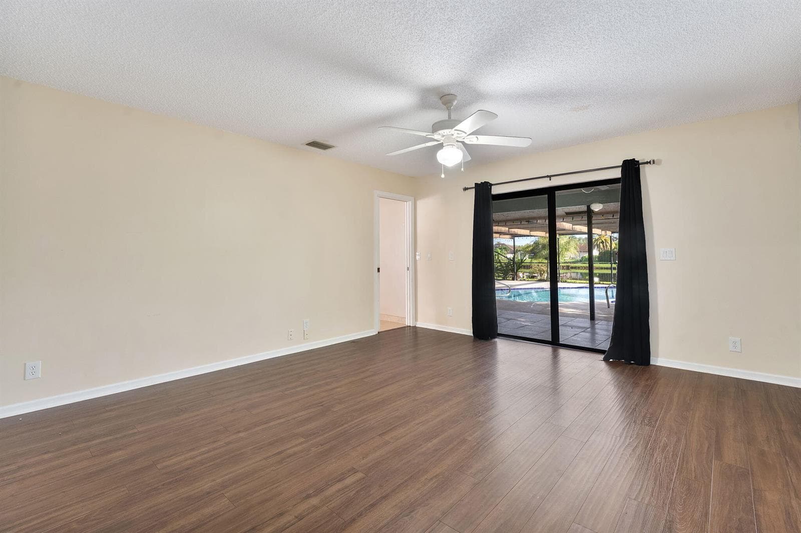 154 SANTA MONICA Avenue photo 25