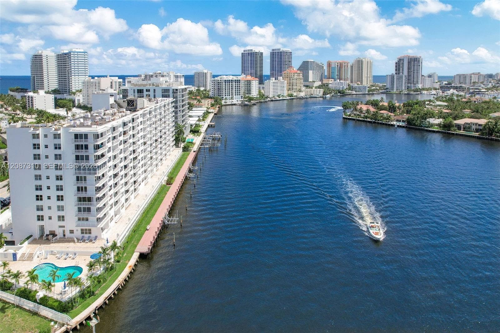 511 Bayshore Dr 1009 photo 4