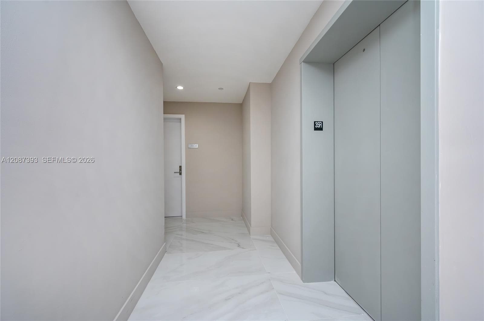 700 NE 24th St 3504 photo 1