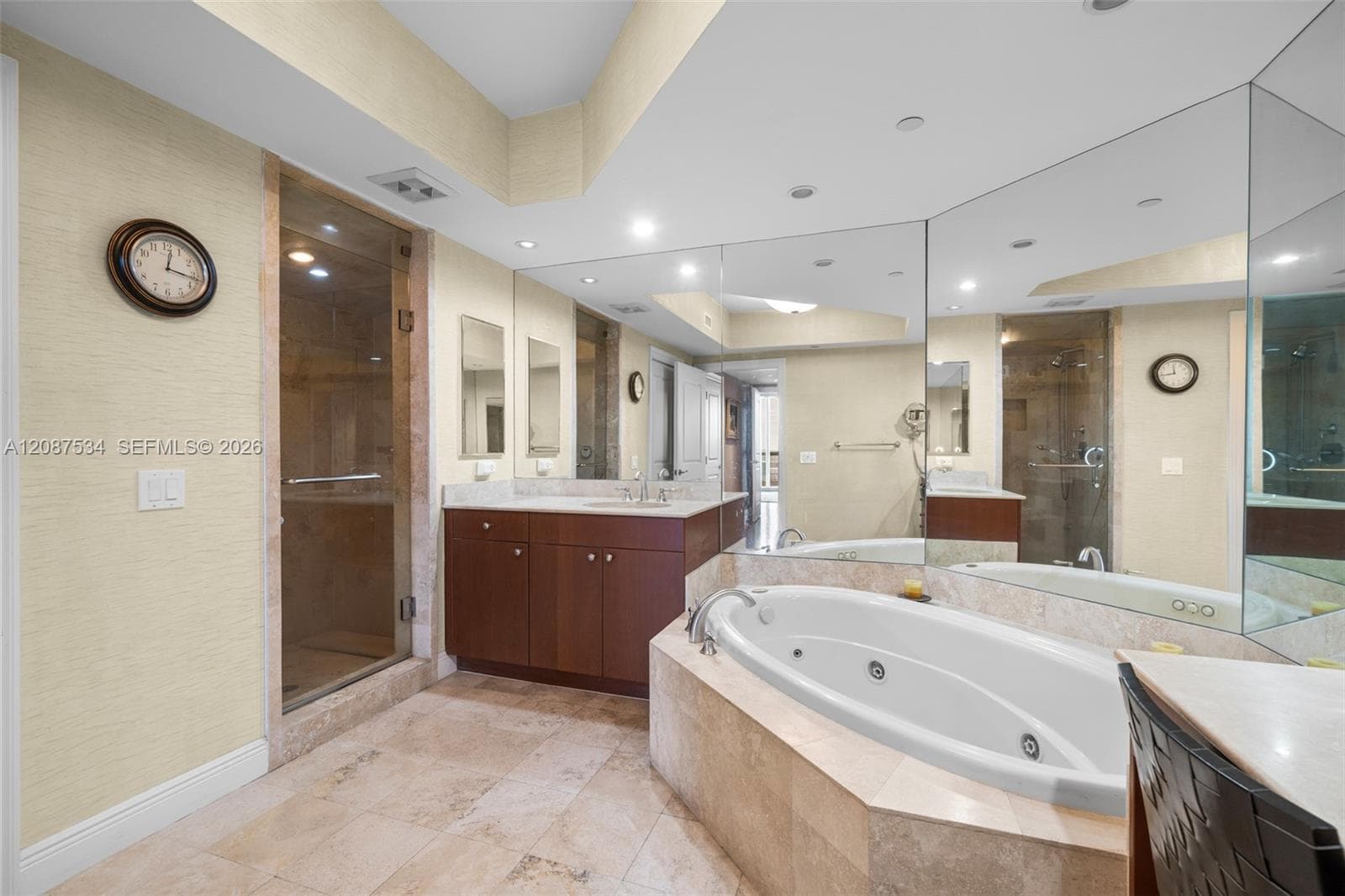 6000 Island Blvd 1703 photo 23