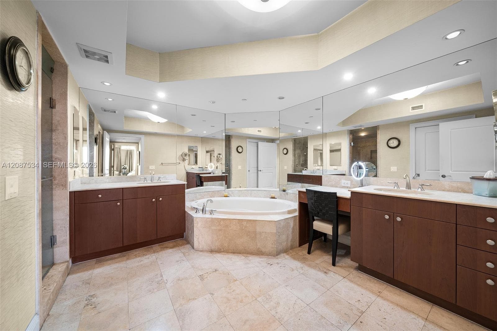 6000 Island Blvd 1703 photo 22