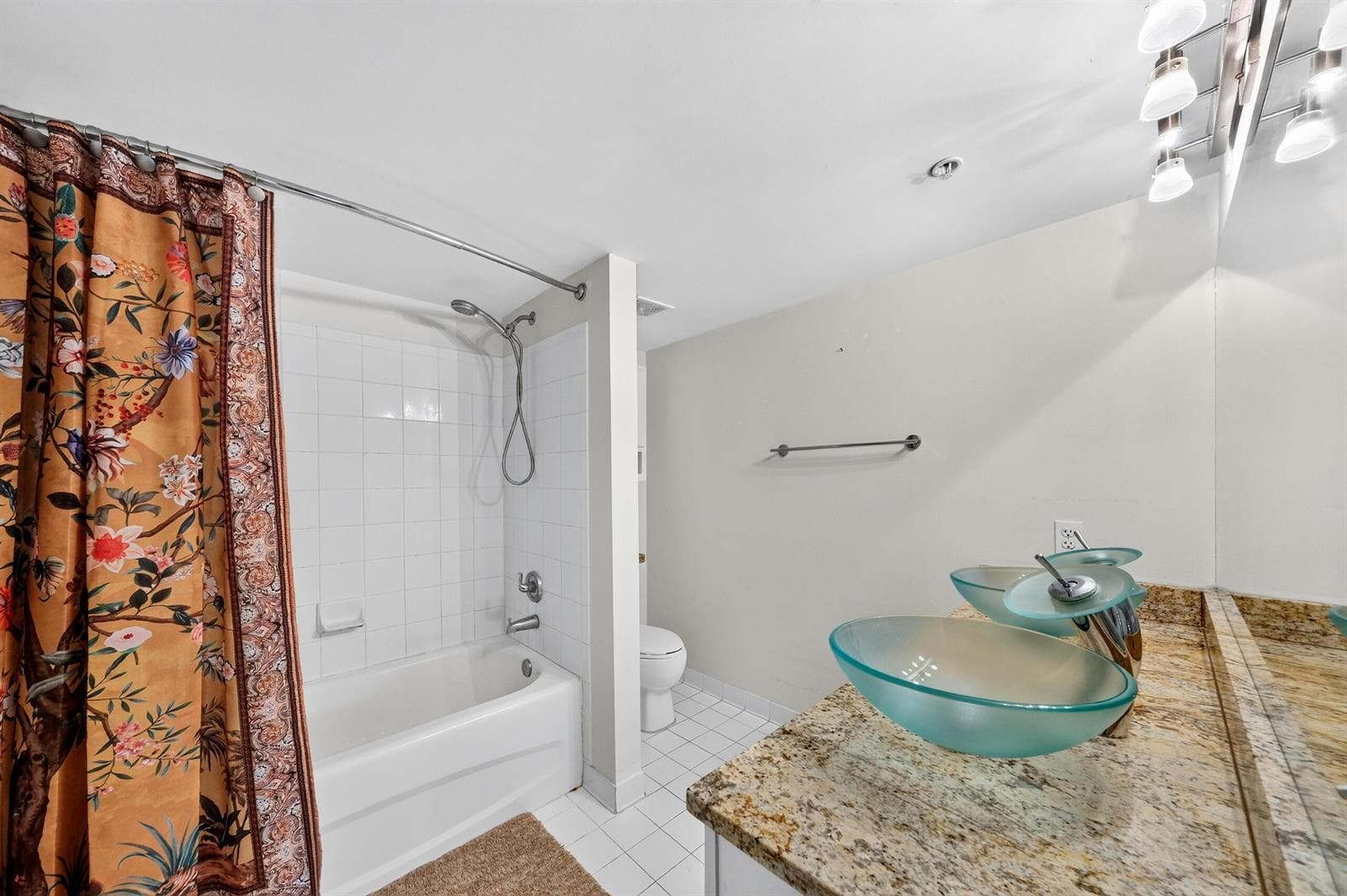 600 SCOTIA Drive 108 photo 24