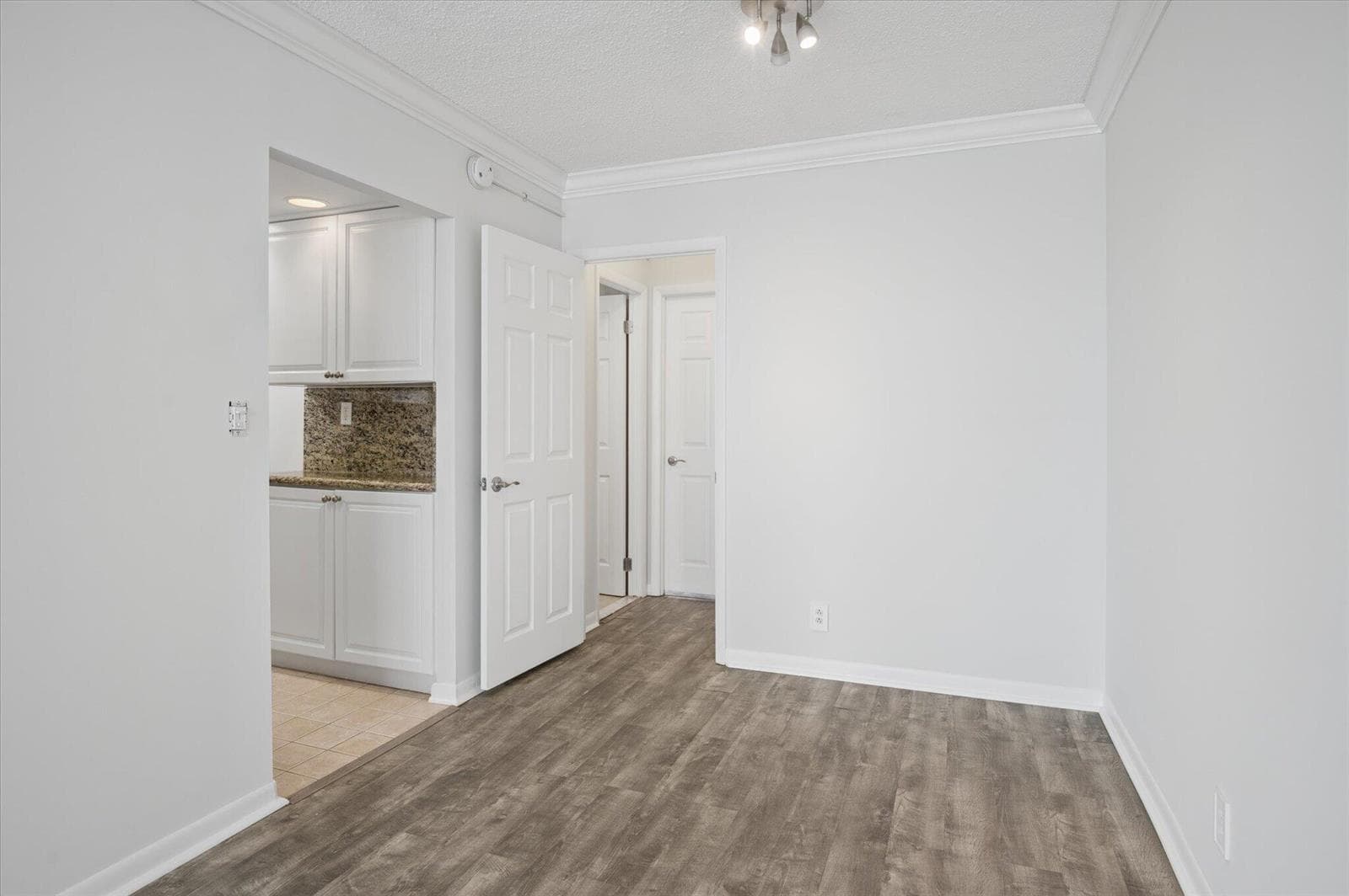 101 N BIRCH Road 503 photo 7