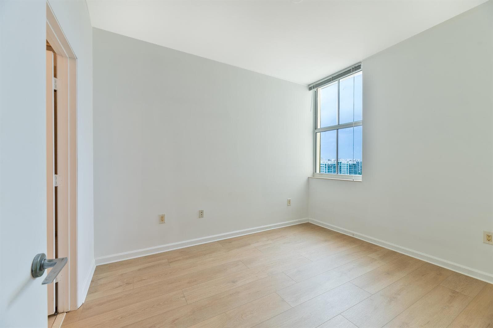 3340 NE 190TH Street 1309 photo 2