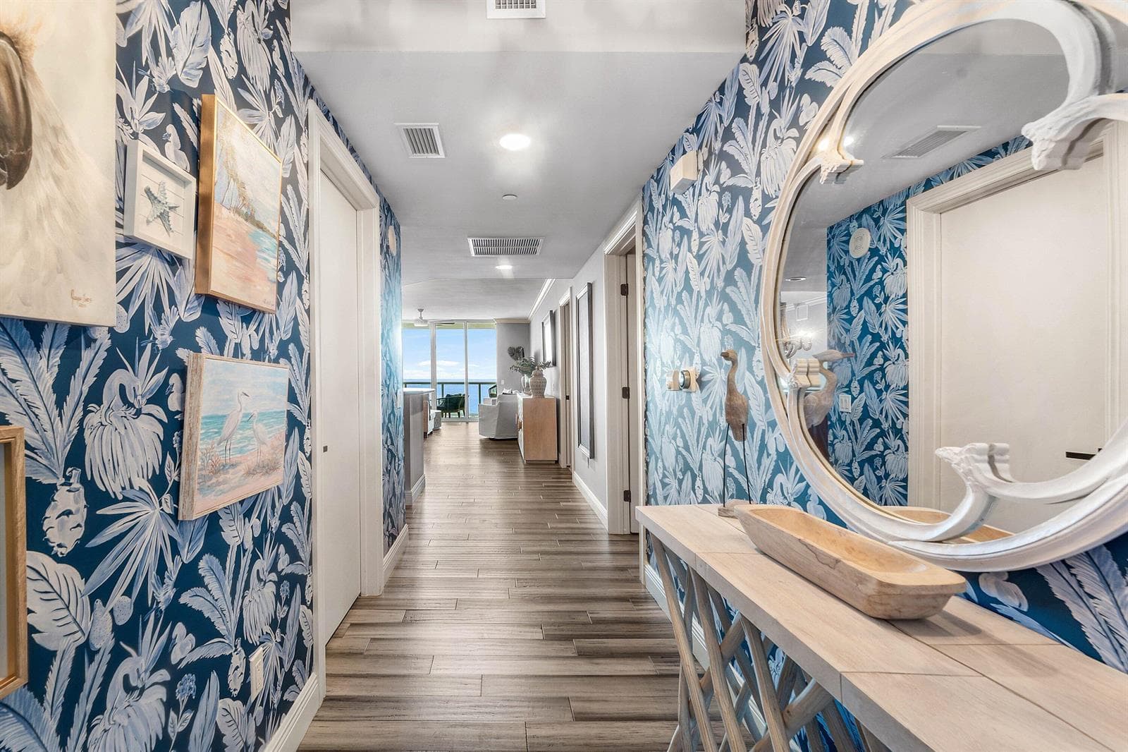 2650 Lake Shore Drive 2102 photo 2
