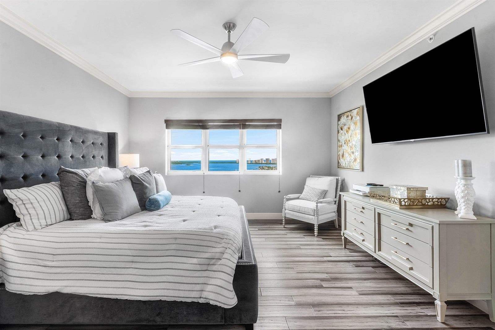 2650 Lake Shore Drive 2102 photo 17