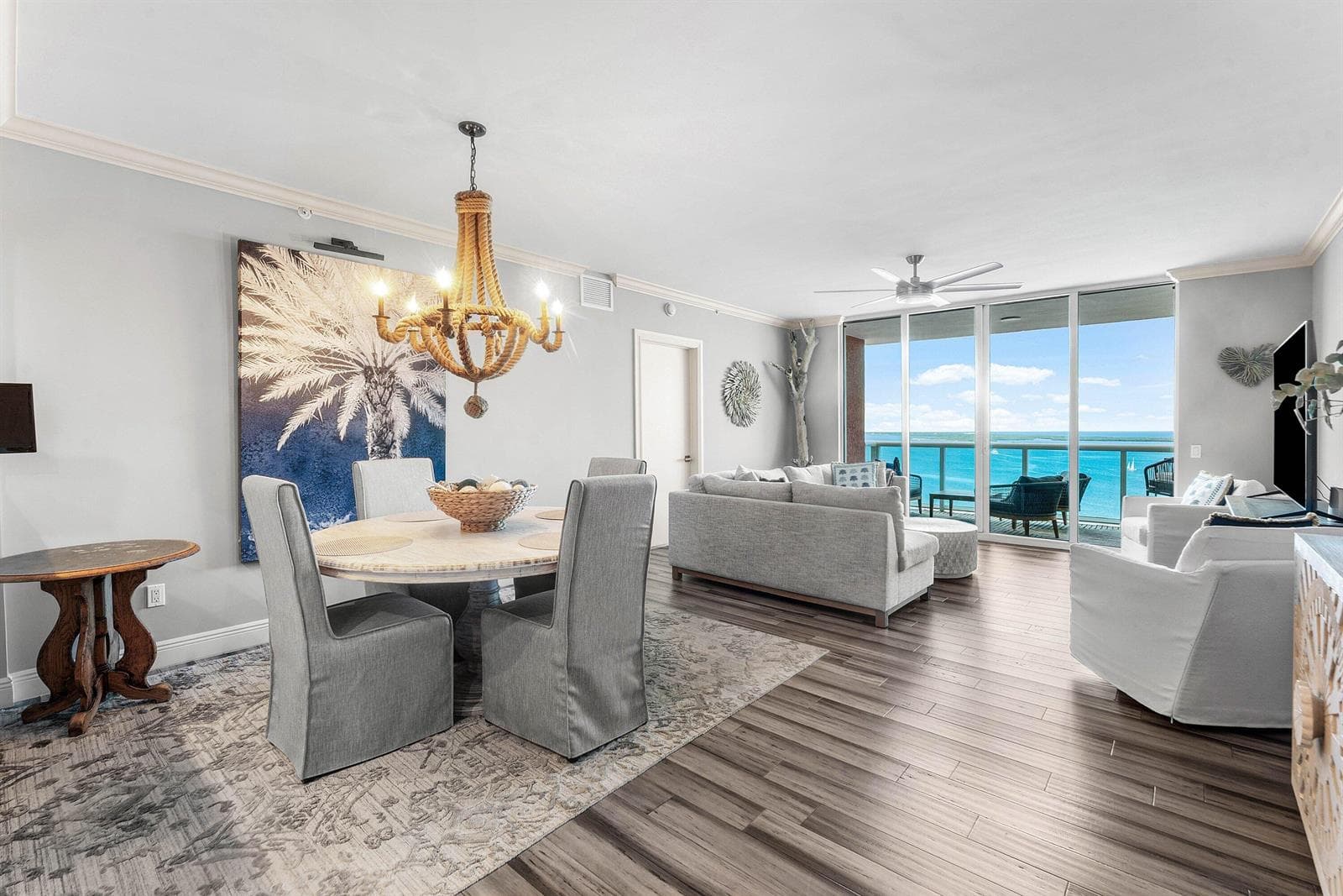 2650 Lake Shore Drive 2102 photo 3