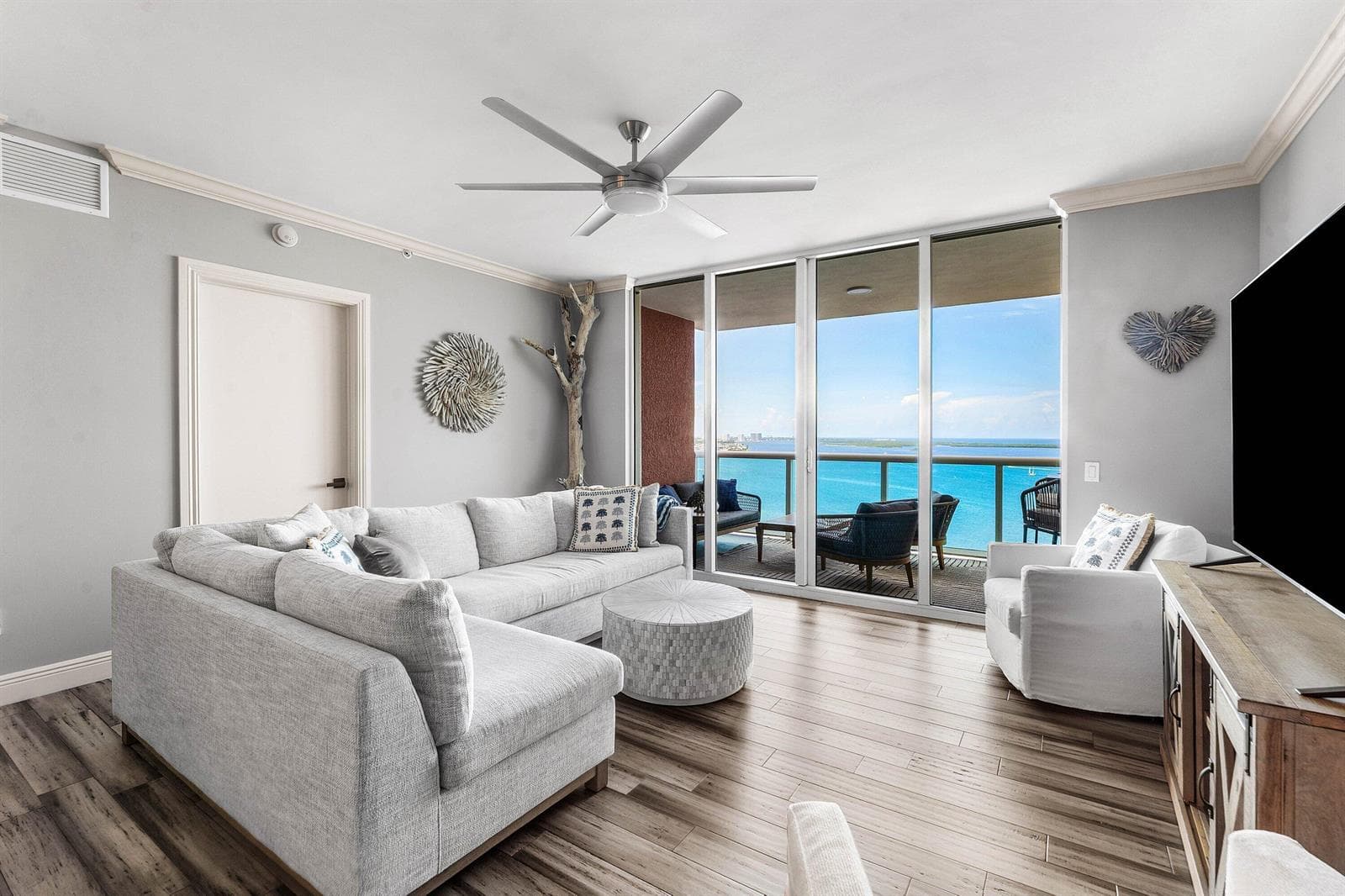 2650 Lake Shore Drive 2102 photo 5