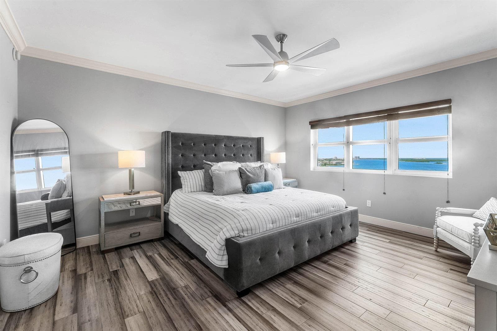 2650 Lake Shore Drive 2102 photo 18