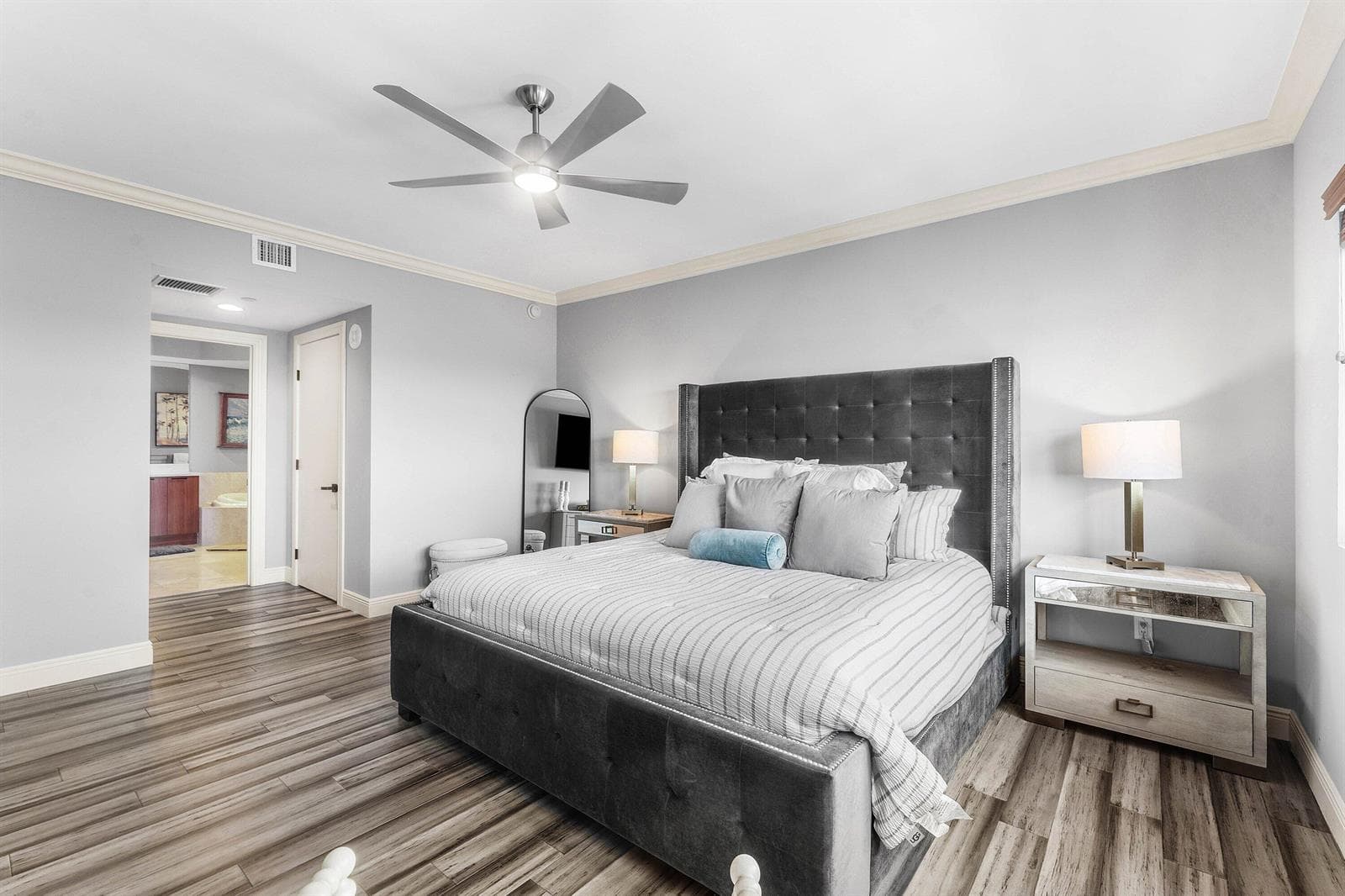 2650 Lake Shore Drive 2102 photo 19