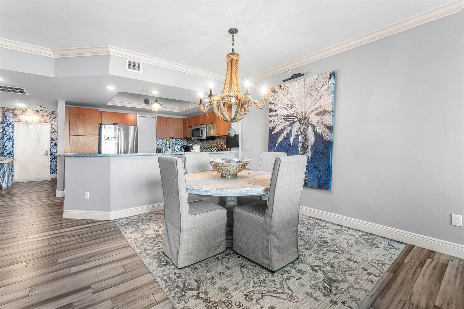 2650 Lake Shore Drive 2102 photo 4