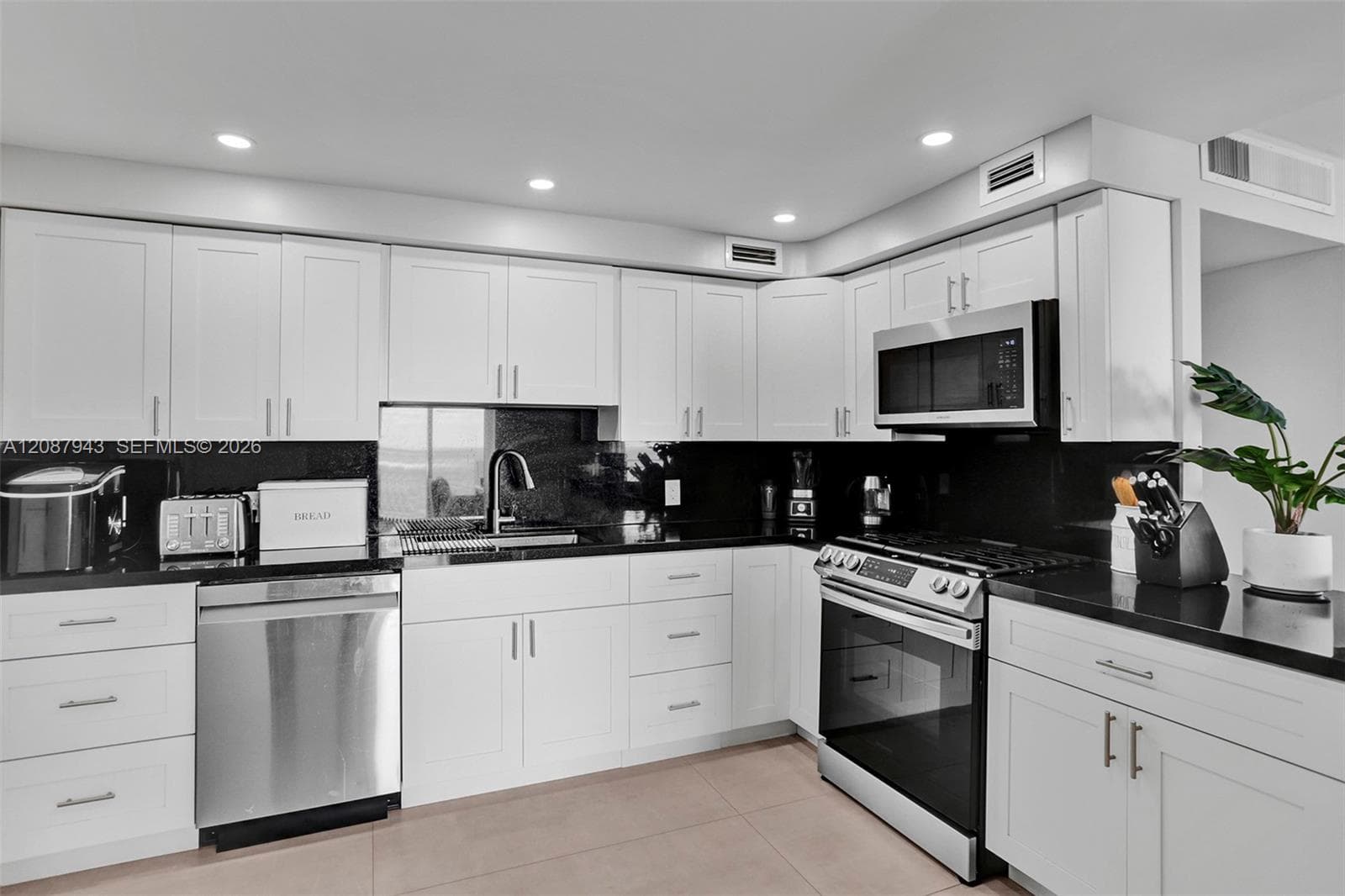 2030 S Ocean Dr 1621 photo 6