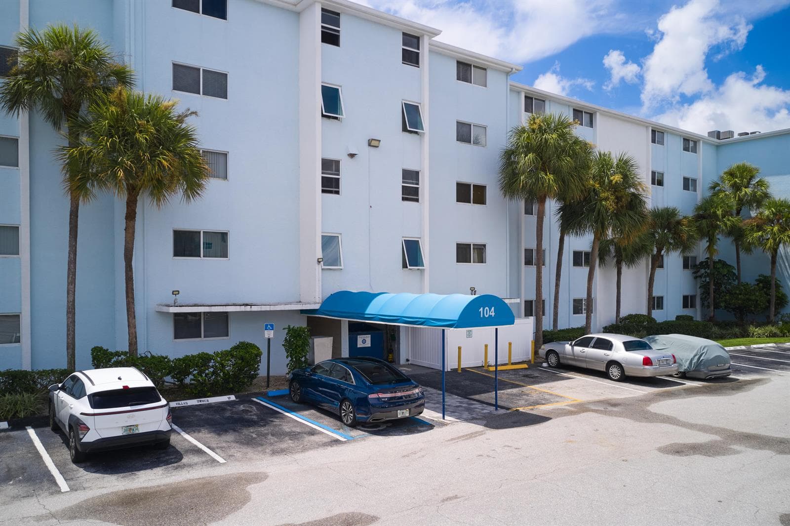 104 Paradise Harbour Boulevard 402 photo 5