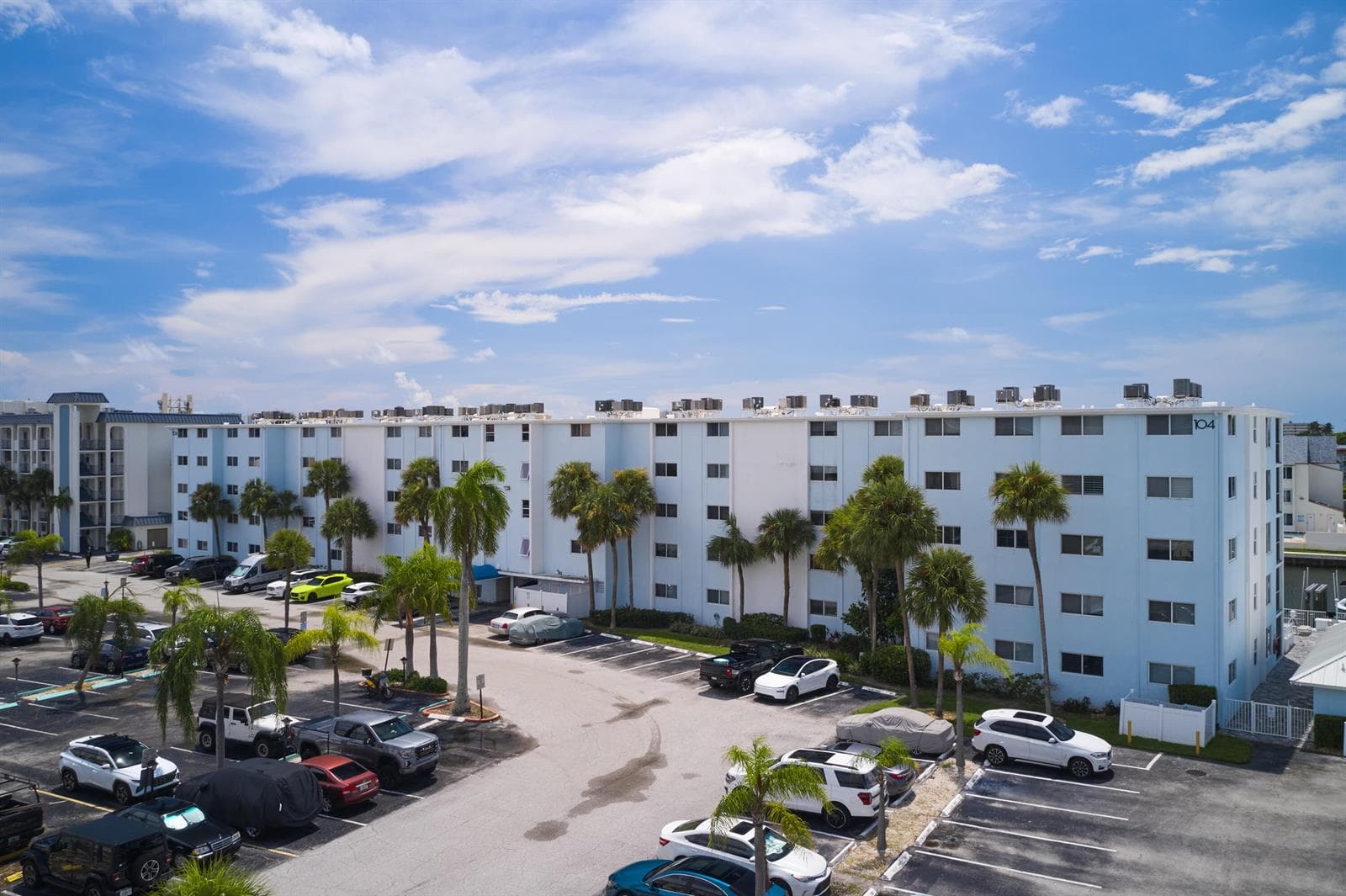 104 Paradise Harbour Boulevard 402 photo 4
