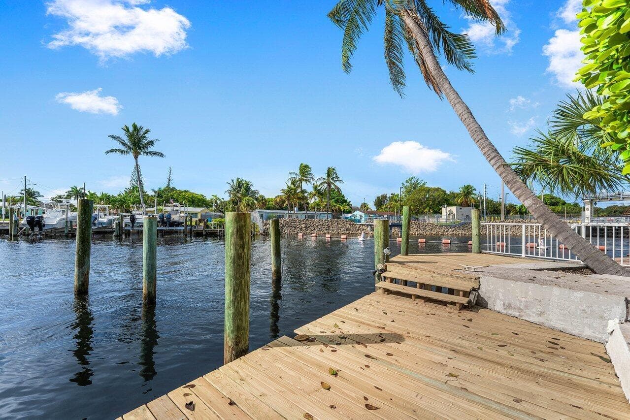 638 Shore Drive photo 4