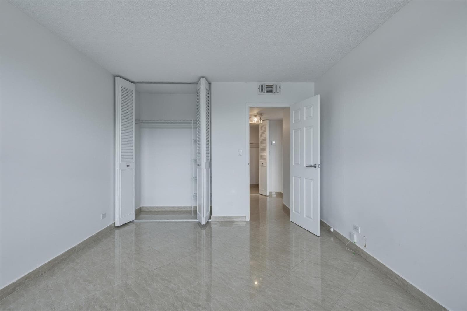 250 174TH Street 1719 photo 23