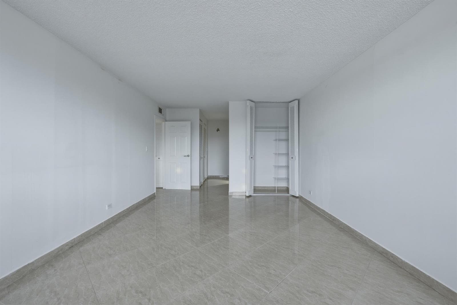 250 174TH Street 1719 photo 17