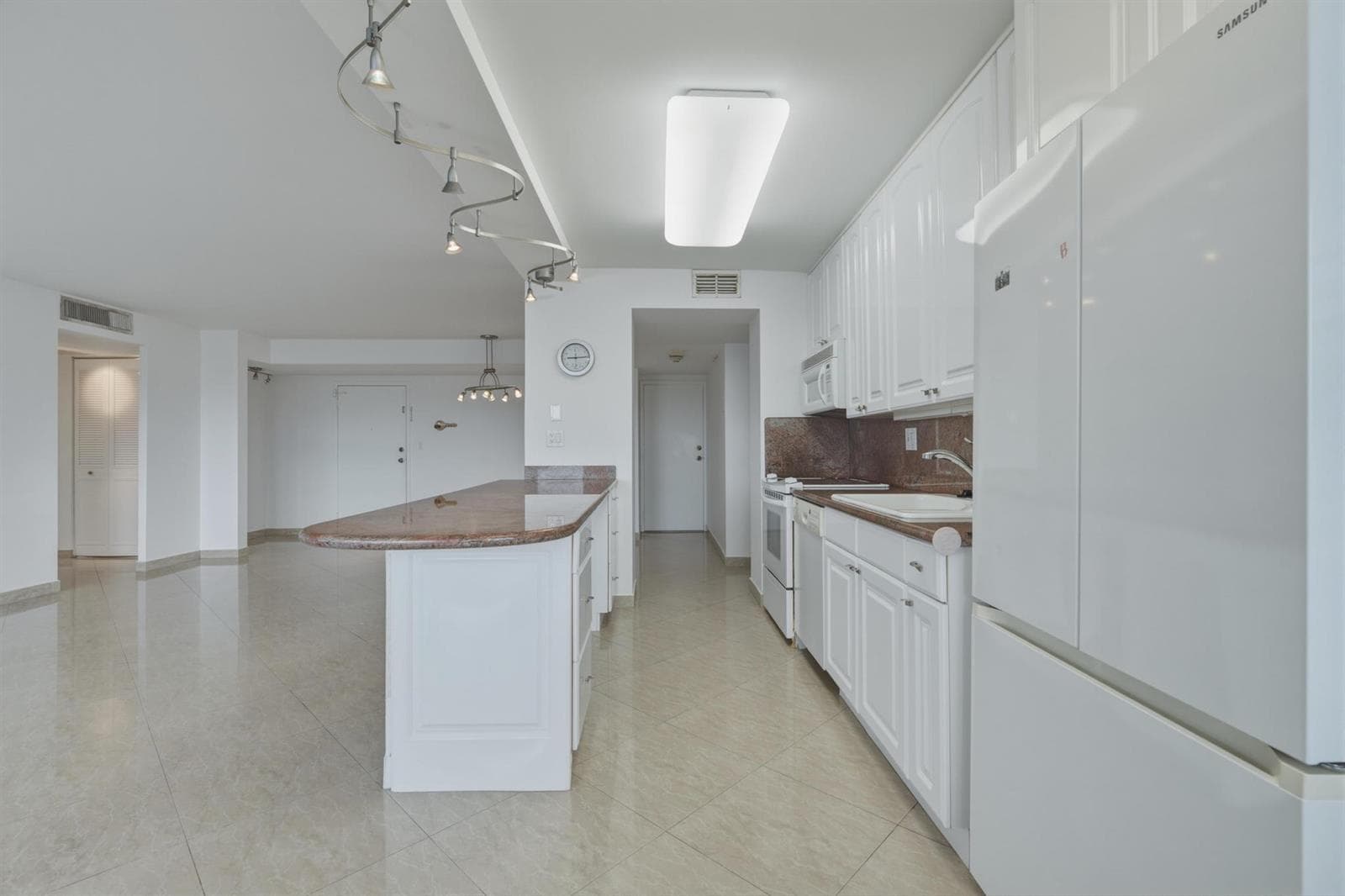 250 174TH Street 1719 photo 12
