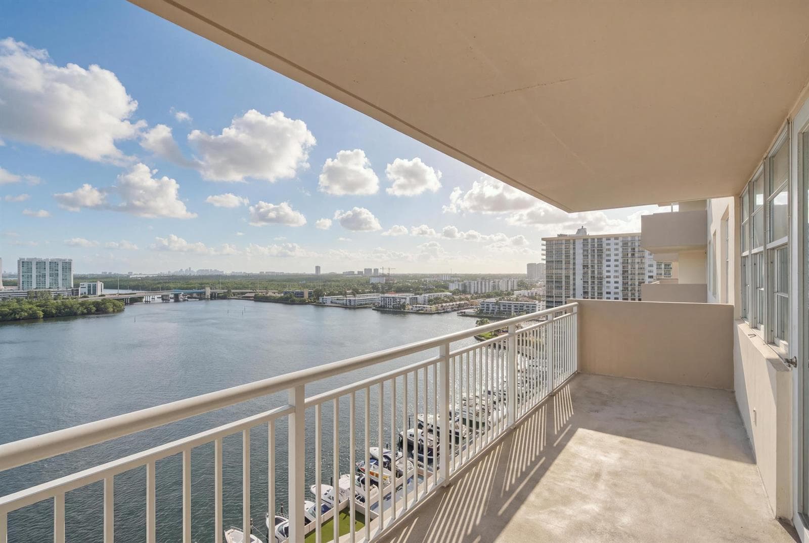250 174TH Street 1719 photo 3