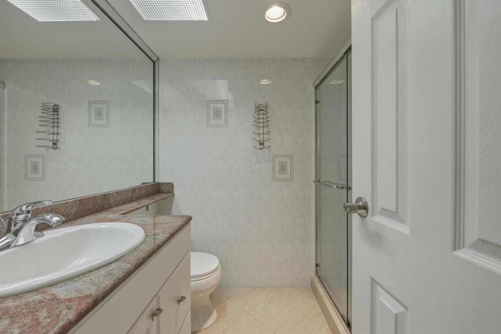 250 174TH Street 1719 photo 20