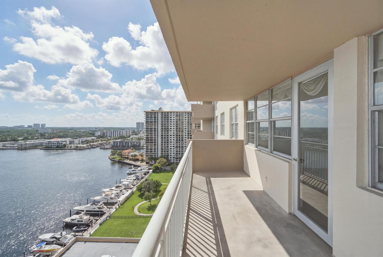 250 174TH Street 1719 photo 9