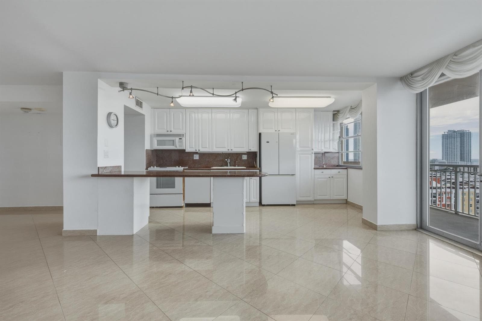 250 174TH Street 1719 photo 24