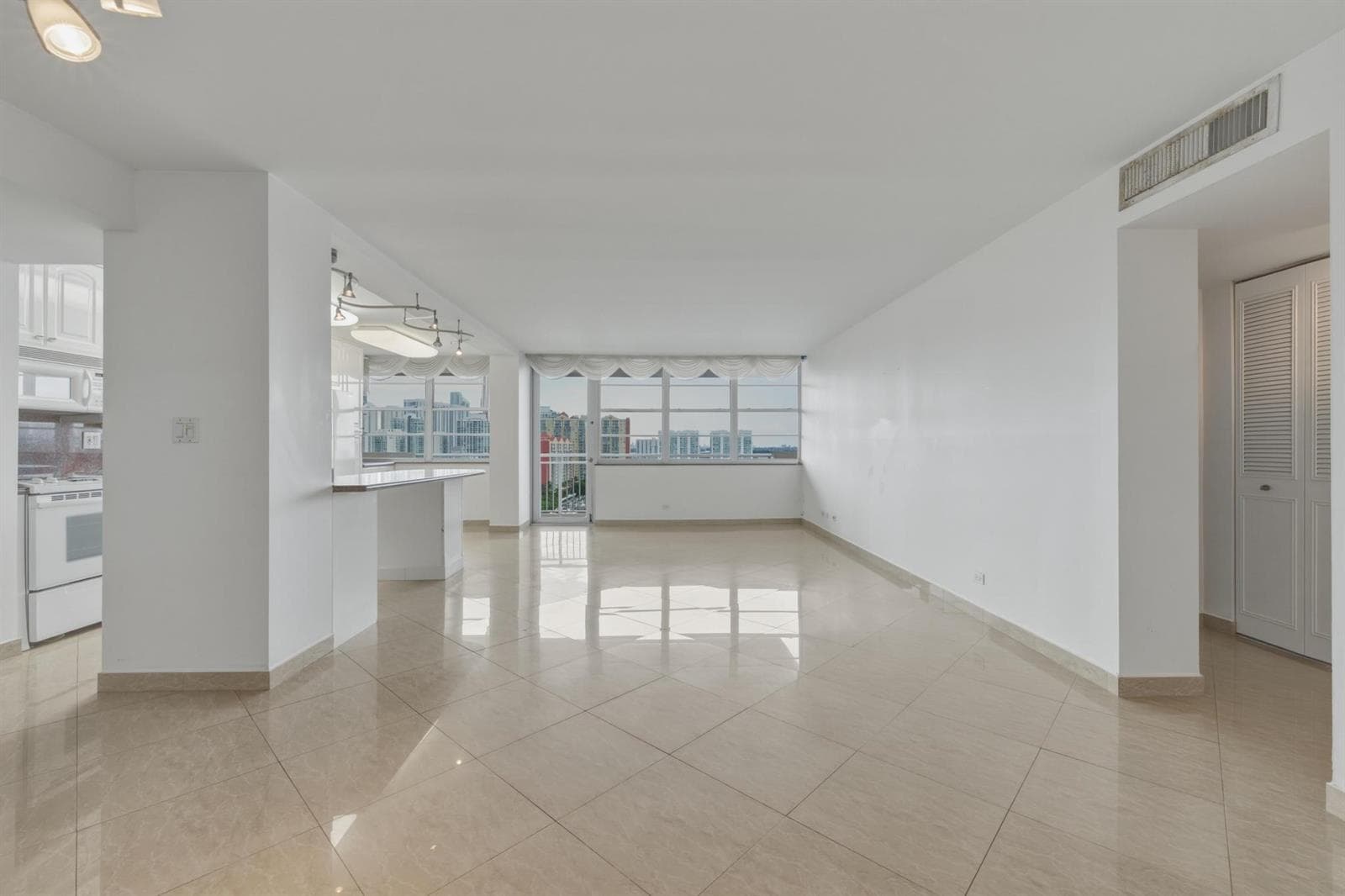 250 174TH Street 1719 photo 14