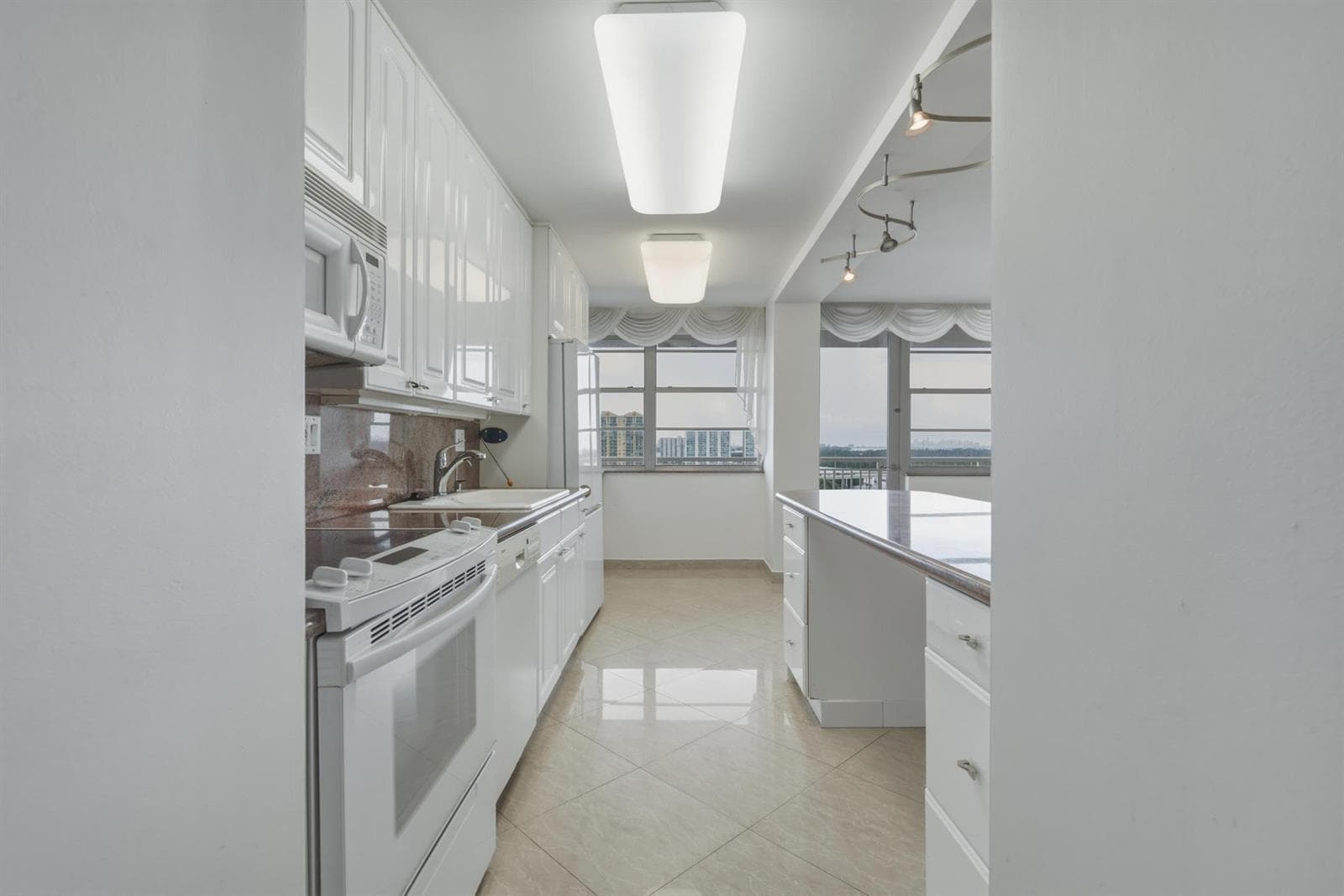 250 174TH Street 1719 photo 11