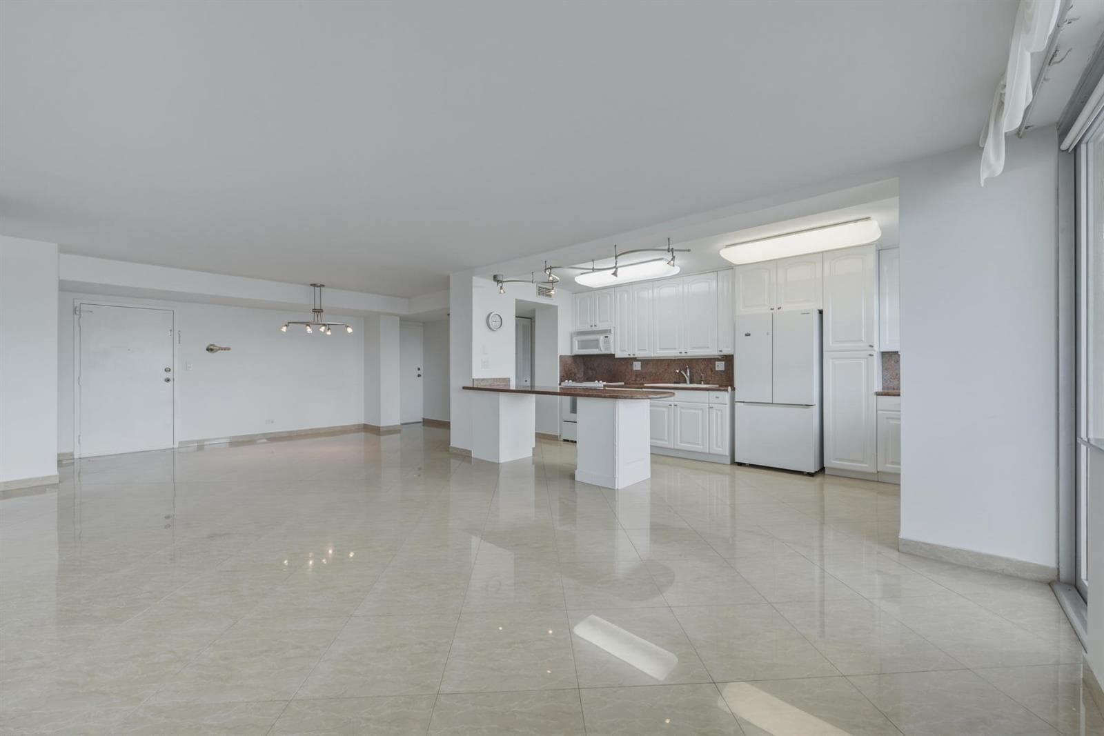 250 174TH Street 1719 photo 25