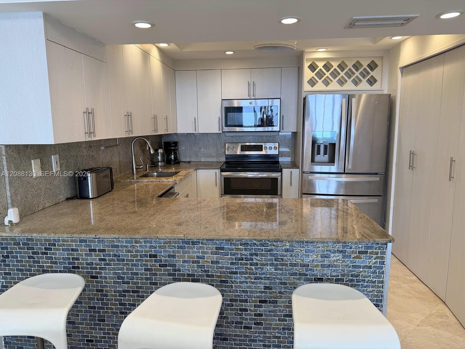3725 S Ocean Dr 1402 photo 6