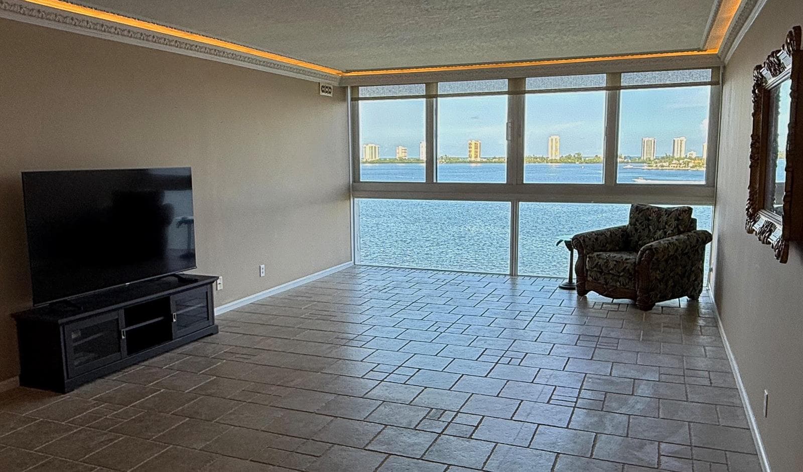 401 Lake Shore Drive 802 photo 2