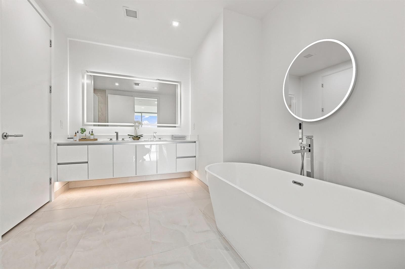 220 Lake Shore Drive 1407 photo 14
