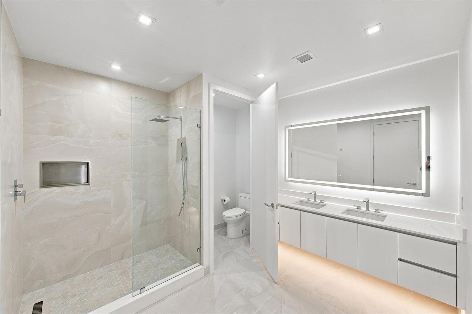 220 Lake Shore Drive 1407 photo 18