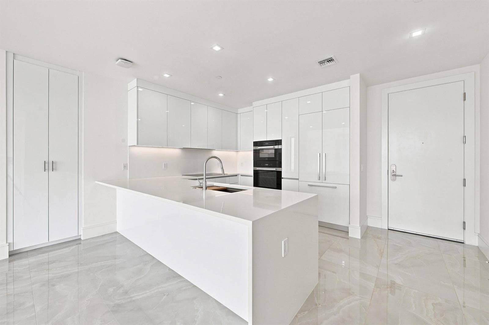 220 Lake Shore Drive 1407 photo 8