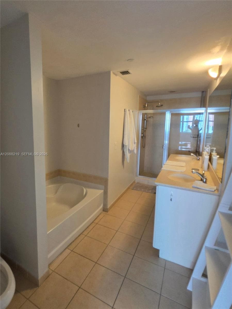 3340 NE 190th St 705 photo 16